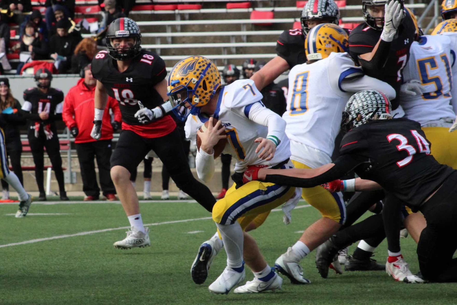 Rice Lake football vs. Pewaukee Division 3 state 11-19-21